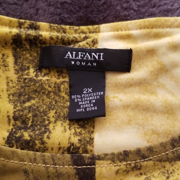 Plus Size Women's Top - Picture 2 of 3